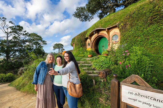 Premium Hobbiton Small Group Day Tour from Auckland - Surprise Stops and Wildlife Viewing Potential on the Way Back