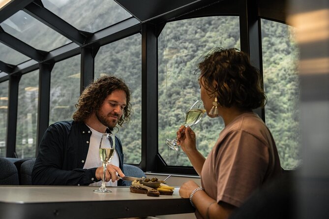 Premium Milford Sound Cruise Including Lunch - Lunch and champagne: canapes that fit the cruise