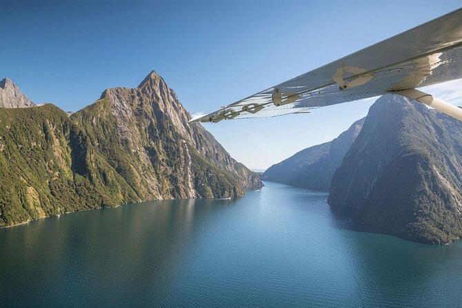Premium Milford Sound Tour Including Cruise, Flight & Lunch - Rolling out of Queenstown: Lake Wakatipu and The Remarkables first