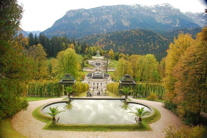 Premium Neuschwanstein Castle and Linderhof VIP Tour from Munich - Premium coach comforts before the castles
