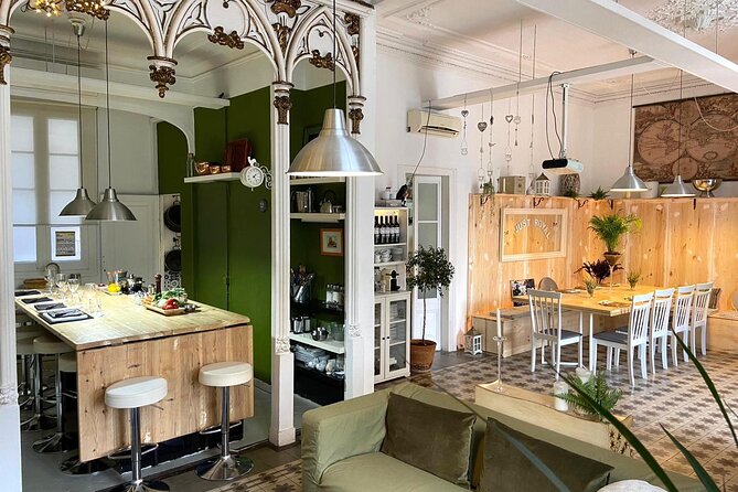 Premium Paella Cooking Class & 10 Spanish Tapas - Finding the cooking apartment: 18th-century charm, lots of stairs