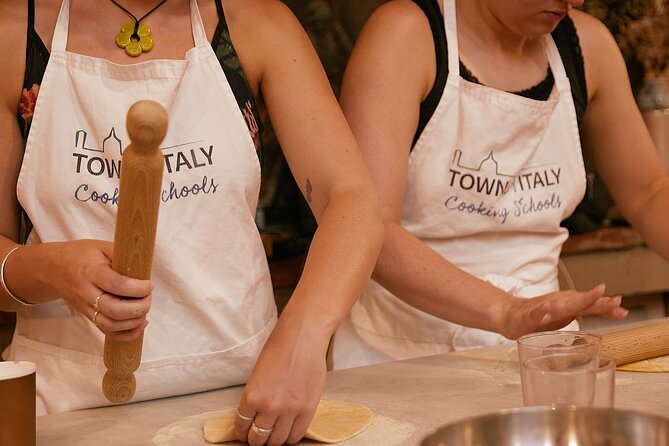 Premium Pasta and Gelato Cooking Class in Florence - Drinks and the End-of-Class Meal: A Practical Plus