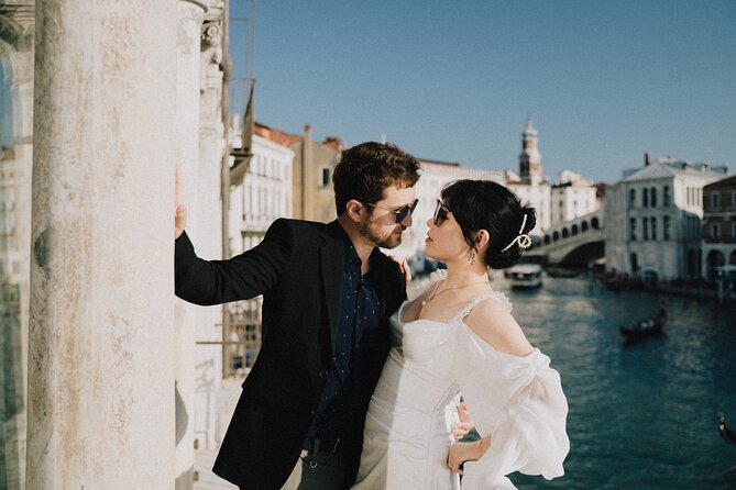 Premium Photoshoots in Venice - The meeting point: Sotoportego del Bancogiro to start strong