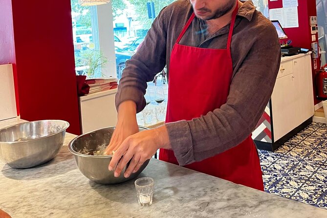 Premium Pizza Making Class at a Pizzeria in Como - Drinks, Limoncello, and the Recipe You Take Home