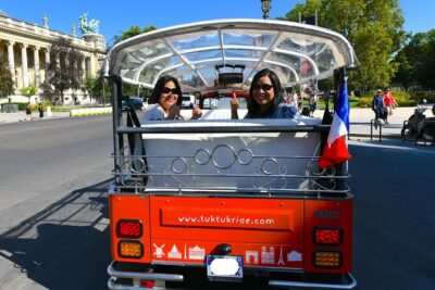 Premium private tour of Paris in an Electric TukTuk (4 hours) - The ride’s comfort kit: blankets, rain cover, and what that means for visibility