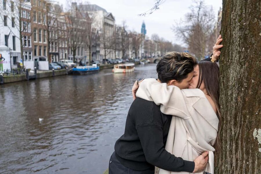 Premium Romantic Photoshoot Experience for Couples - Photo Stops: Bridges, Canals, and Huidenstraat Angles