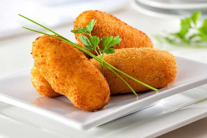 PREMIUM TAPAS TOUR: Paella, Tapas, Winery and Flamenco - Plaza del Siglo: fish-focused tapas and the show-cooking moment