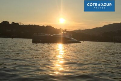 Premium Tour on a Solar Powered Boat - Private Group - The simple flow: 2 hours on the water, back where you started