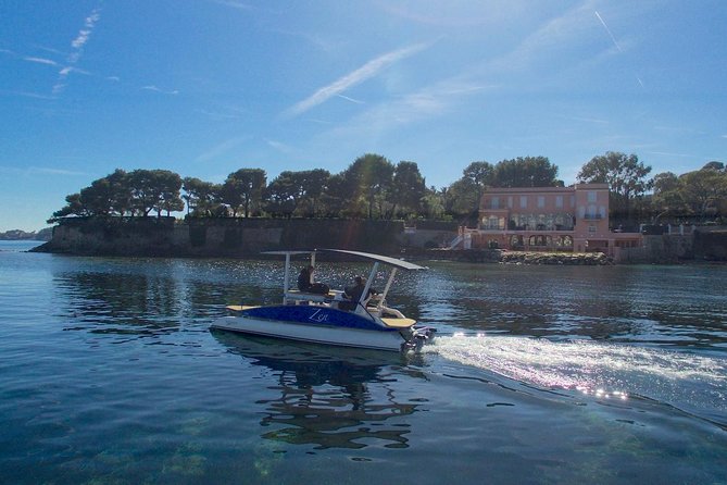 Premium Tour on a Solar Powered Boat - Private Group - The harbor pause: seeing how the coast is organized