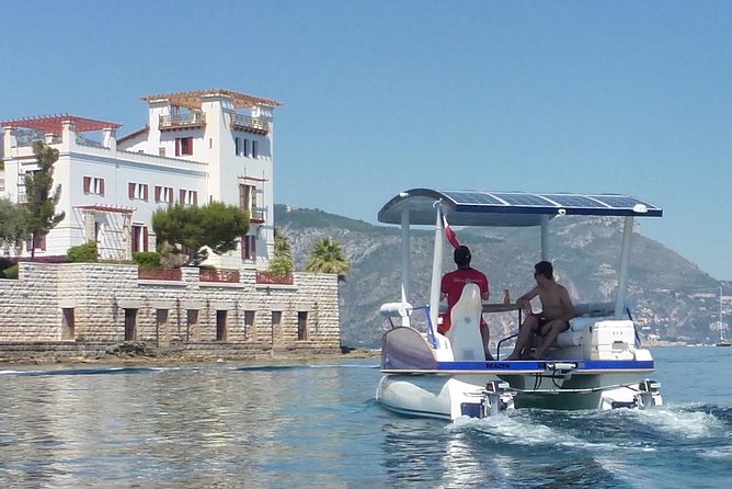 Premium Tour on a Solar Powered Boat - Private Group - Anchoring for a swim: foam noodles in summer, blankets in winter