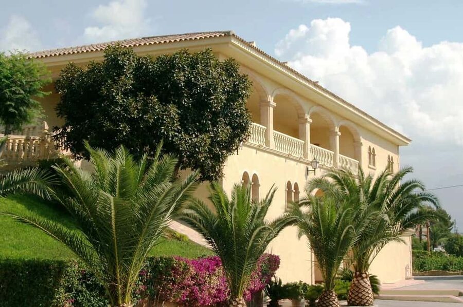 Premium Tour: Winery 7 Tastings + Guadalest Castle | Small group - The Castle Stop and the Guaranteed Backup Plan