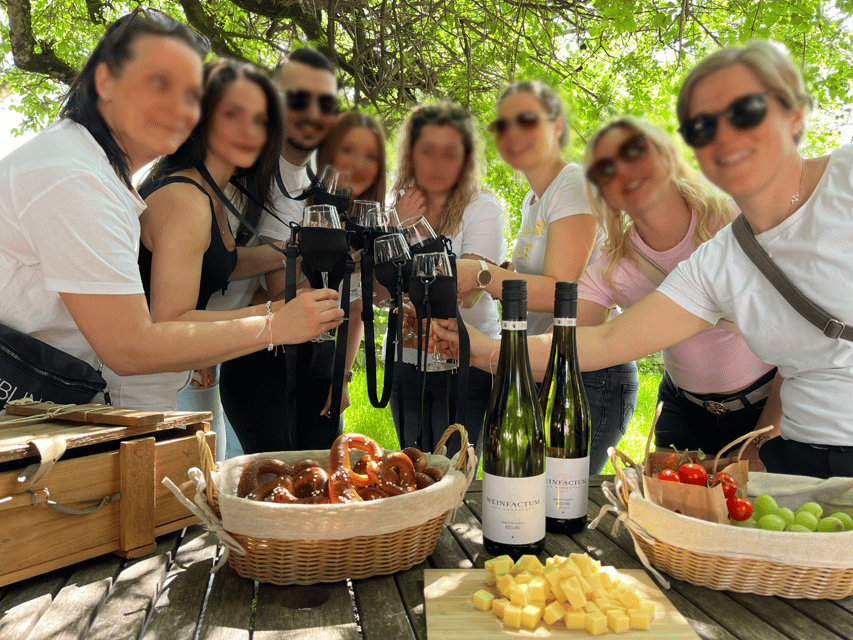 Premium wine hike Stuttgart with games and winemaker's snack - Meet your guide: Felix’s upbeat hosting style