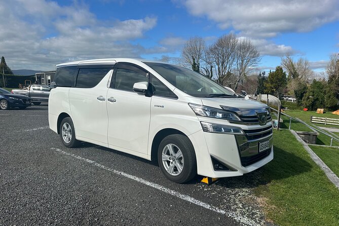 Private Auckland Airport Transfer: to/from City Hotels in Minivan - How the Meet-and-Greet Works at the Airport and Your Hotel