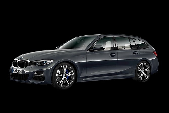 Private Auckland Airport Transfer: to/from City Hotels in Minivan - Onboard Comfort: WiFi, Chargers, and Space for Bags