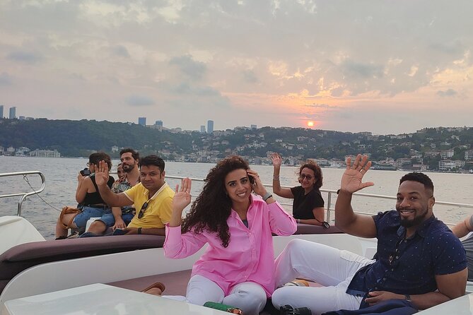 Private Bosphorus Sightseeing Cruise on Luxury Yacht - Beylerbeyi Palace and Kucuksu: Asian-side splendor from the waterline
