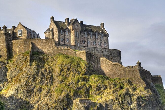 Private Edinburgh City 4-Hour Guided Tour in a black cab LEVC TX - Key points before you ride