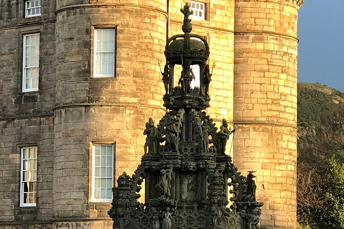 Private Edinburgh City 4-Hour Guided Tour in a black cab LEVC TX - Scottish Parliament and Surgeons’ Hall: two surprising stops