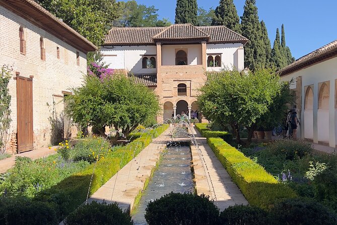 Private excursion to the Alhambra and Generalife - English-language guide, one-language tour, and why that matters