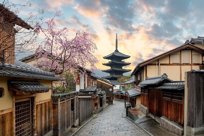 Private Kyoto Customizable Tour With Guide and Luxury vehicle - Key things that make this Kyoto day work