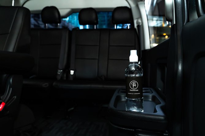 Private Luxury Airport Transfers in Auckland – Sedans & Vans - Meet Your Chauffeur in Auckland Airport Arrival Lounge