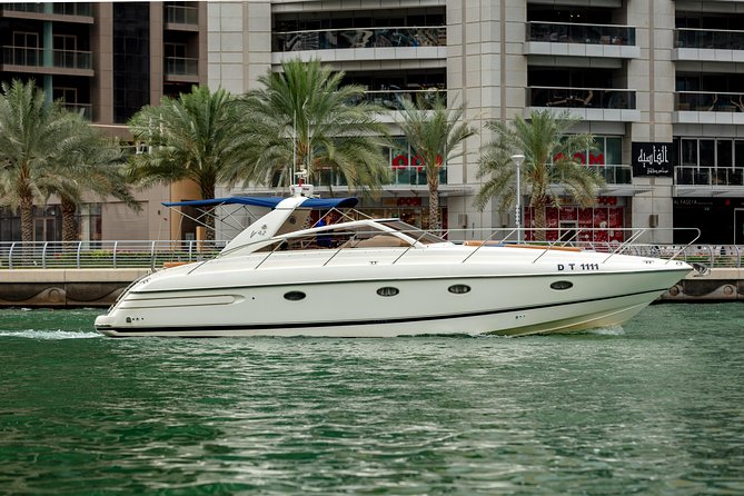 Private Luxury Everest Yacht Cruise from Dubai Marina - Palm Jumeirah and Atlantis: the must-see angles