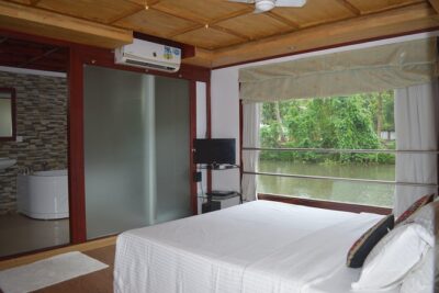 Private luxury Houseboat trip at Alleppy Backwaters. - The one-hour canal detour through rice-paddy country