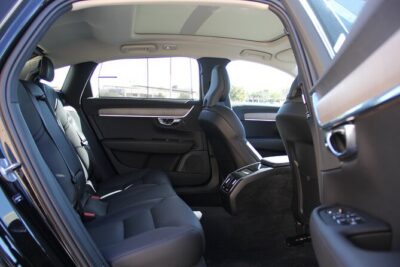 Private Luxury Las Vegas Airport Transfer – Domestic Arrivals - What the ride feels like: clean vehicles, smooth driving, and real help