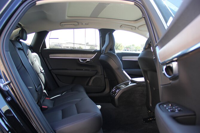 Private Luxury Las Vegas Airport Transfer – Domestic Arrivals - What the ride feels like: clean vehicles, smooth driving, and real help