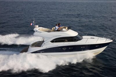 Private Luxury Motor Boat 2, 3 and 4 Hour Charters - Food and Drinks at Sea: Baguettes, Tapas, and More Than Soft Drinks