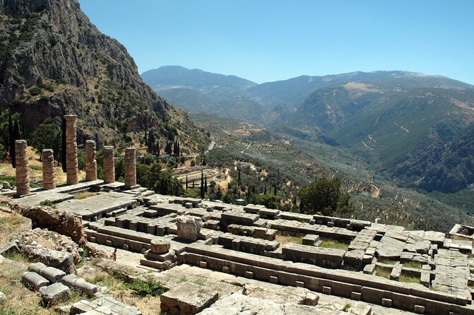 Private Luxury Tour: Delphi & Thermopylae – The 300’s Legacy - The guide situation: what’s included, what isn’t, and how to get the most