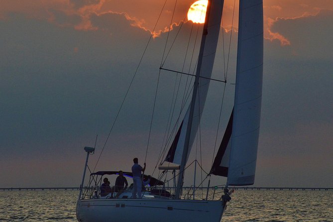 Private New Orleans 2-Hour Sail Aboard a Luxury Yacht - The two-hour route: Lake Pontchartrain and the Causeway payoff