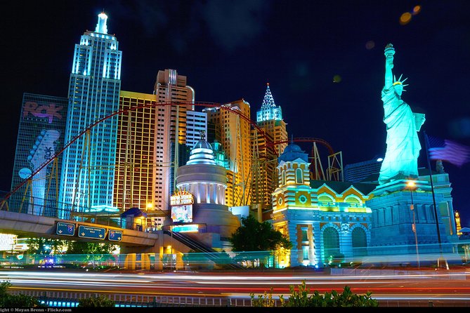 Private Roundtrip Transfer: To Las Vegas by Luxury Limo - The ride experience: water, champagne, and those little stops