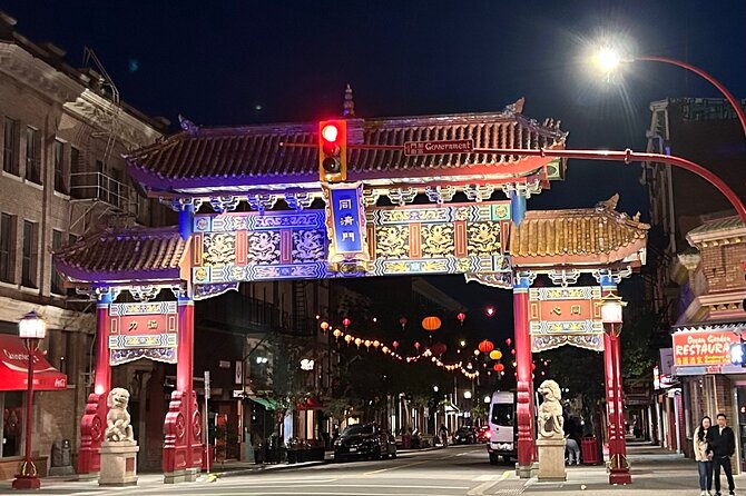 Private Tour of Beautiful Victoria in Luxury Van - Fan Tan Alley: The Narrowest Alley in Canada