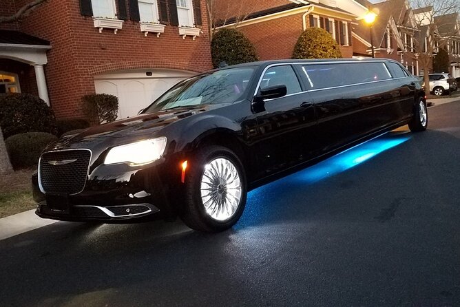 Private Transfer: Las Vegas to LAS Airport by Luxury SUV or Limousine up to 8 p - Choosing the right vehicle: sizes, comfort, and group fit