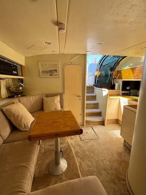Puerto Banus: Private Luxury Yacht Charter - Pier 4 in Calle Muelle Ribera: Getting On Without Stress