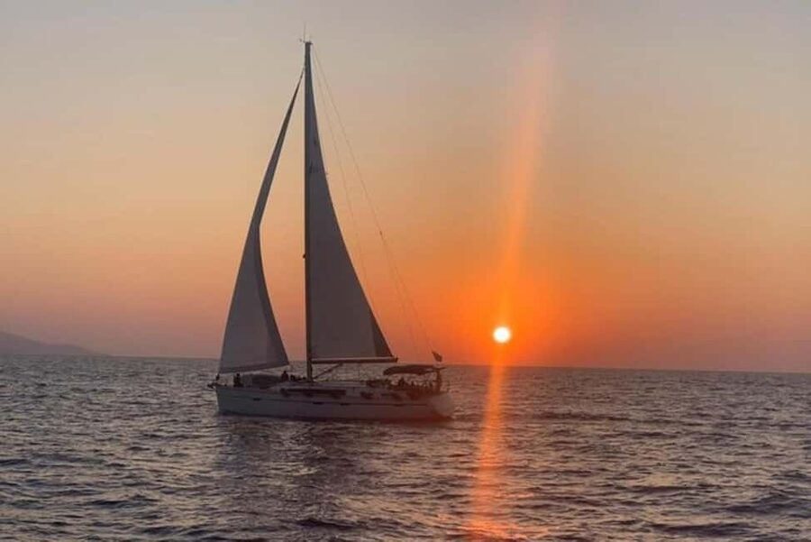 Rethymno: Luxury Sunset Cruise with Dinner and Drinks - Drinks and onboard vibe: modern boat, music volume, and comfort