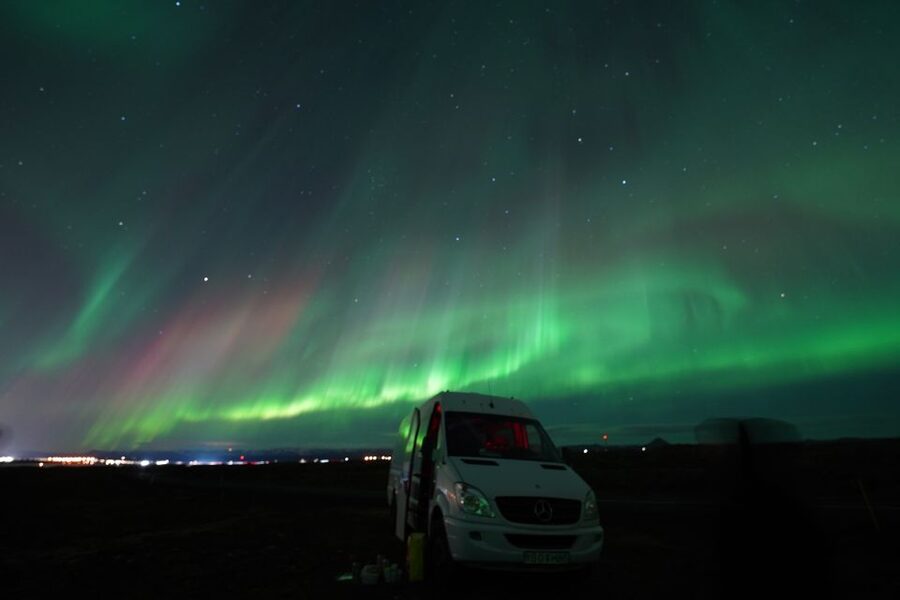 Reykjavik: Premium Northern Lights Tour with Free Photos - Itinerary, in plain English: pickup, out-of-town viewing, then back again