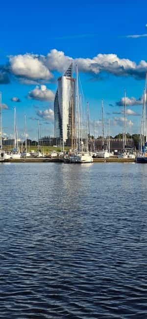 Riga: Private tour - City Panorama with premium class boat - 45 minutes of value: what you get (and what you don’t)