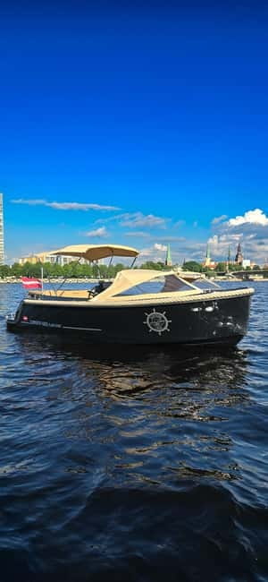 Riga: Private tour - City Panorama with premium class boat - The boat: Corsiva Tender 650 comfort in a practical package