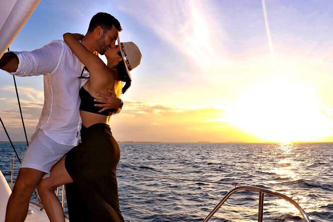Riviera Maya Luxury Sunset Sailing plus Light Dinner and Open Bar - Key Points to Know Before You Go