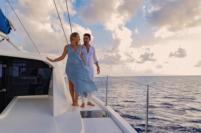 Riviera Maya Luxury Sunset Sailing plus Light Dinner and Open Bar - Open Bar and Light Dinner: What You Actually Get