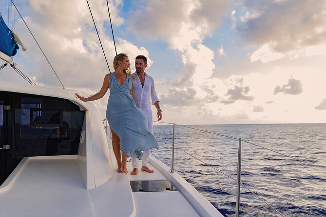 Riviera Maya Luxury Sunset Sailing plus Light Dinner and Open Bar - Romantic On-Water Time: Great for Couples, Mixed for Groups