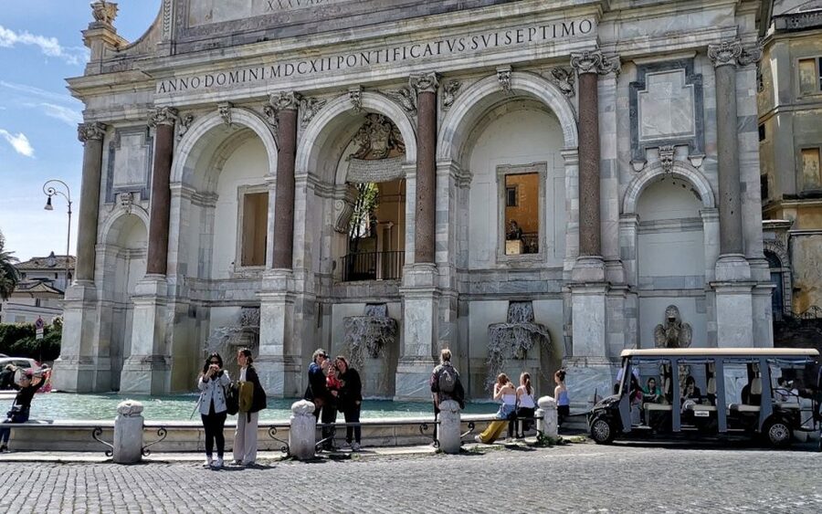 Rome: 3-Hour Panoramic Luxury Golf Cart Tour - How the guide experience can shape your ride
