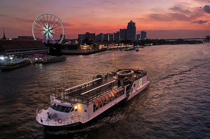 Saffron Luxury Dinner Cruise: A Journey on the River of Kings - The River Route: Night Views Built for Photos