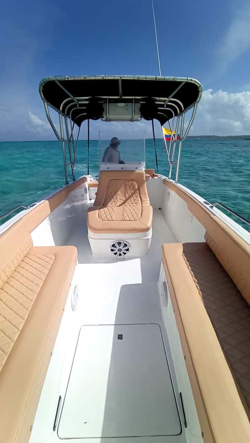 San Andres: Private San Andres Bay Tour by Luxury Speedboat - The luxury boat details that actually matter