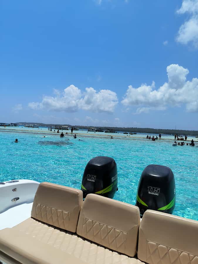 San Andres: Private San Andres Bay Tour by Luxury Speedboat - The itinerary rhythm: photo stops, then real time in the water