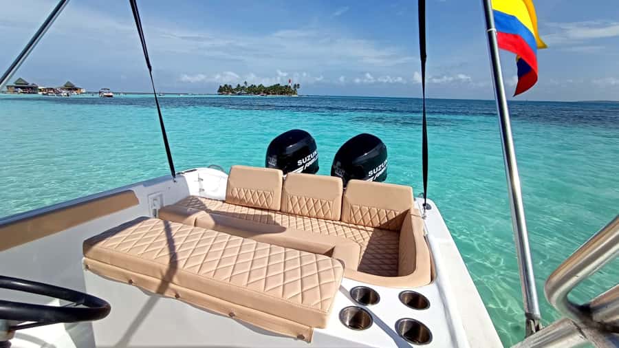 San Andres: Private San Andres Bay Tour by Luxury Speedboat - Old Point mangroves: birds, iguanas, and red mangroves close up