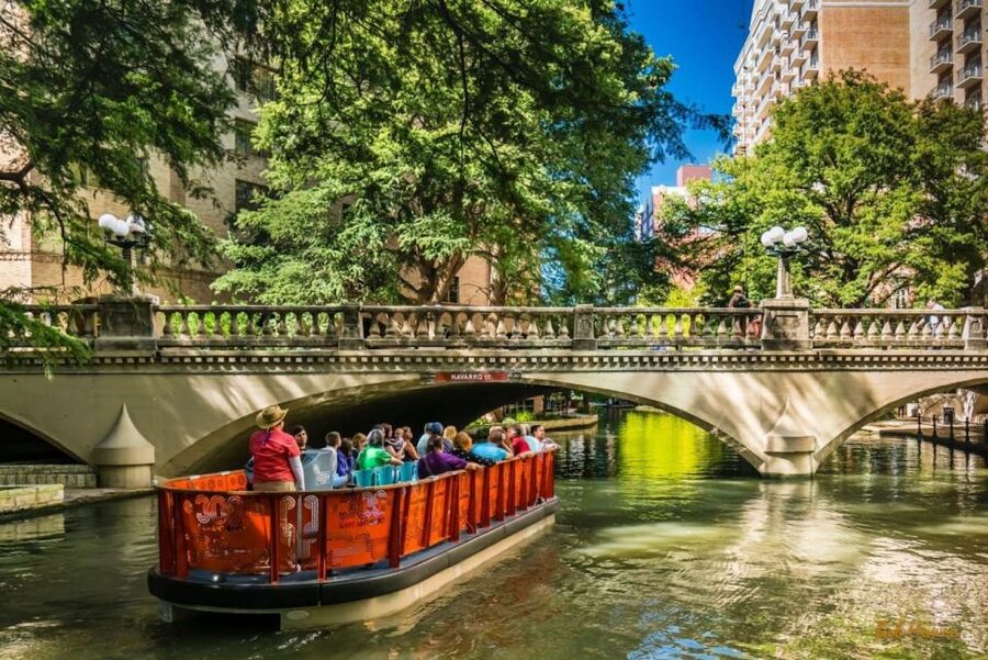 San Antonio Premium City Tour with Alamo & River Walk Cruise - Your first stop: the Alamo without the head-scratching