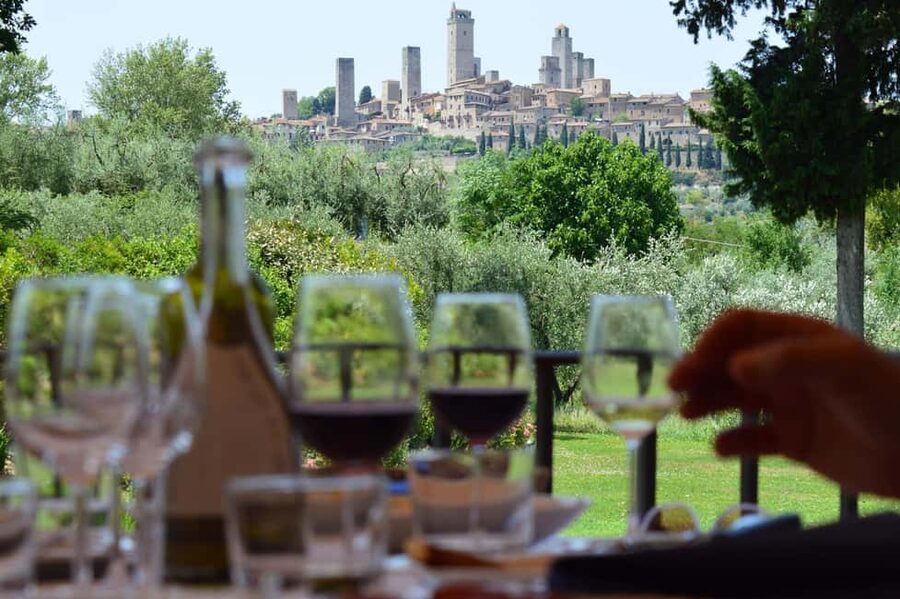 San Gimignano: Premium Wine Tour with Lunch - Starting at Tenuta Guardastelle: The Setting Before the Glasses