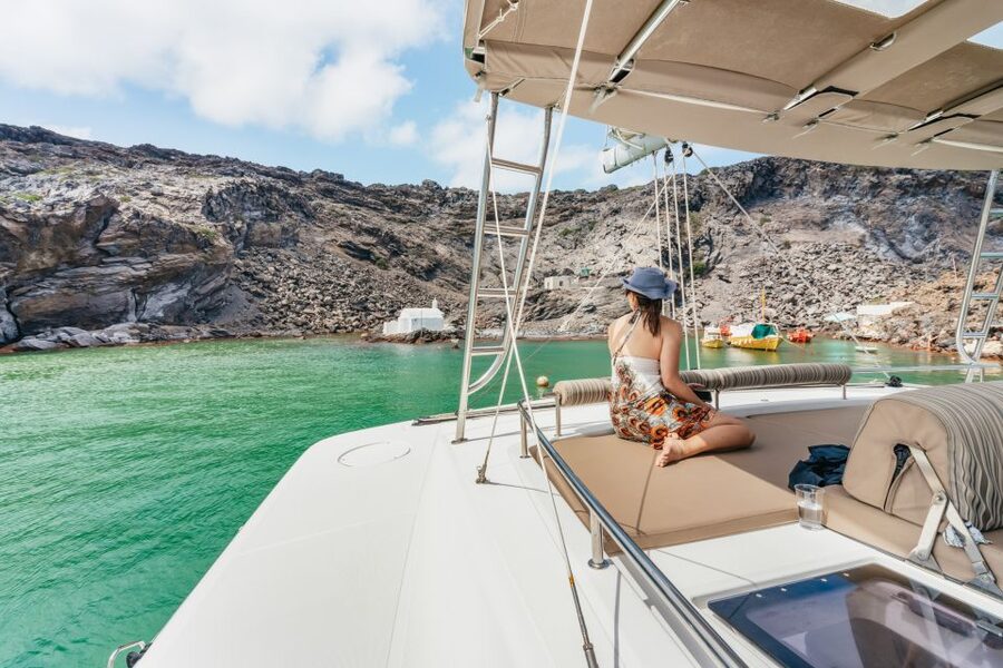 Santorini: Luxury Catamaran Day Trip with Meal and Open Bar - Volcanic hot springs: what 30 minutes really buys you